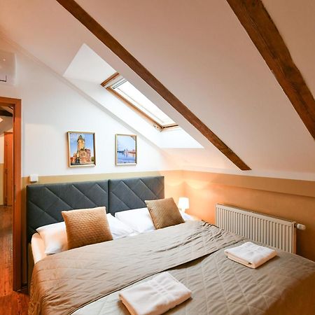 Amazing Charles Bridge Apartment Prague Luaran gambar