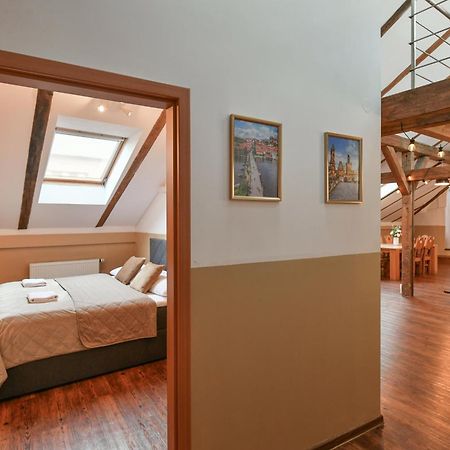 Amazing Charles Bridge Apartment Prague Luaran gambar