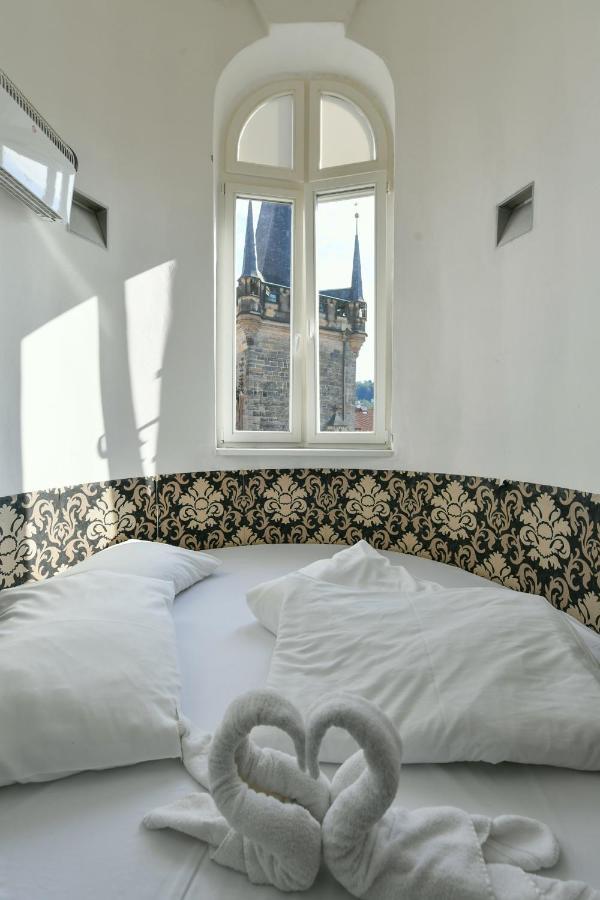 Amazing Charles Bridge Apartment Prague Luaran gambar