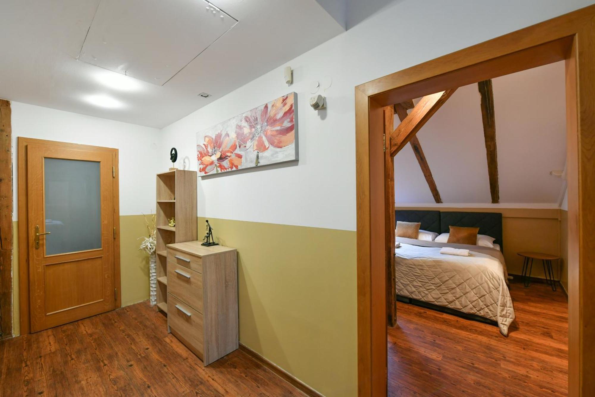 Amazing Charles Bridge Apartment Prague Luaran gambar