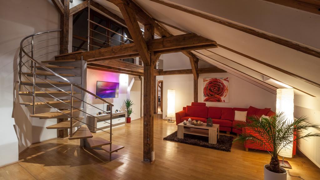 Amazing Charles Bridge Apartment Prague Bilik gambar
