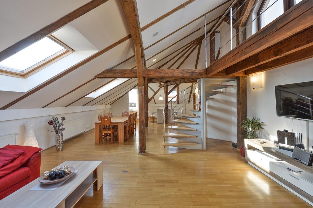 Amazing Charles Bridge Apartment Prague Luaran gambar