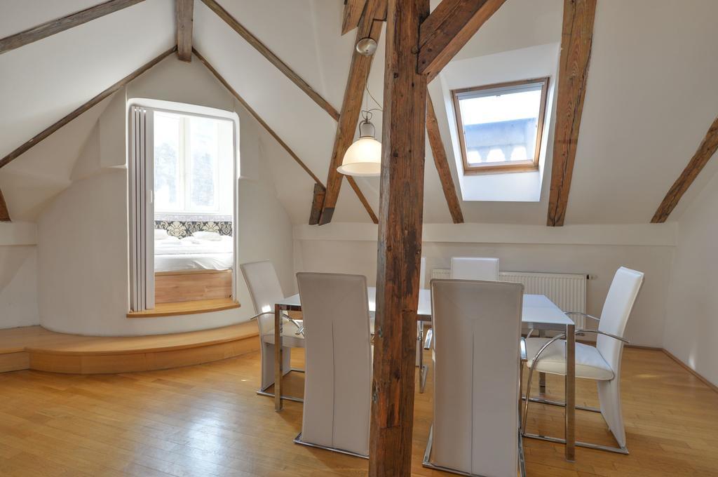 Amazing Charles Bridge Apartment Prague Luaran gambar