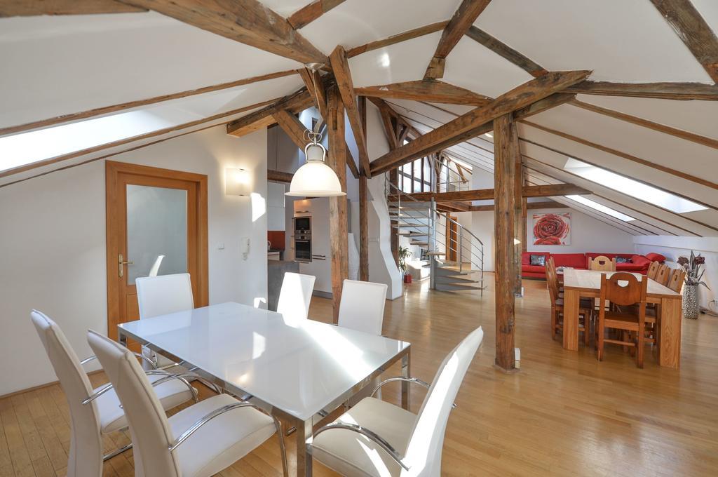 Amazing Charles Bridge Apartment Prague Luaran gambar
