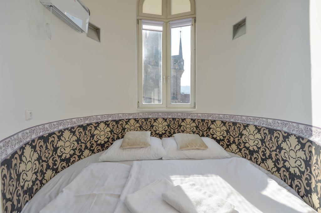 Amazing Charles Bridge Apartment Prague Luaran gambar