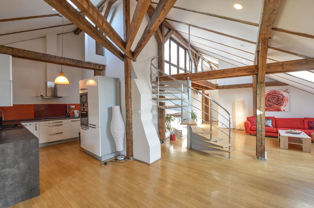 Amazing Charles Bridge Apartment Prague Luaran gambar