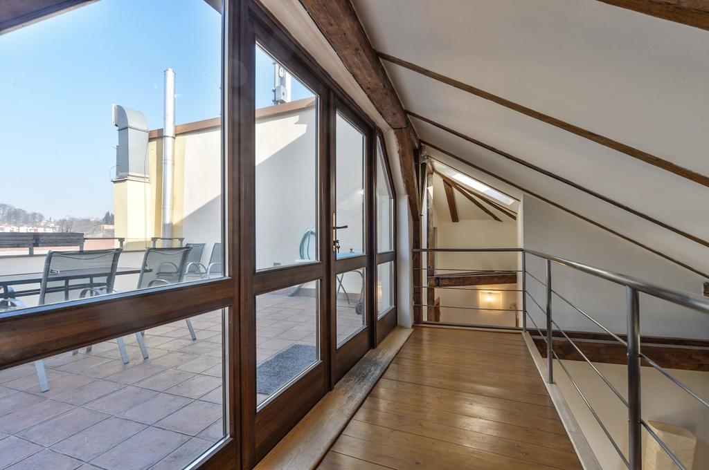Amazing Charles Bridge Apartment Prague Luaran gambar